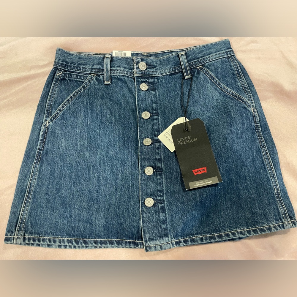 LEVI’S JEAN SKIRT - NEW